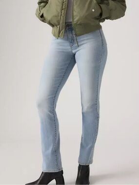 Levi’s 314 Shaping Straight Jean